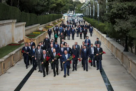 Energetiklər Fəxri Xiyabanı və Şəhidlər Xiyabanını ziyarət ediblər