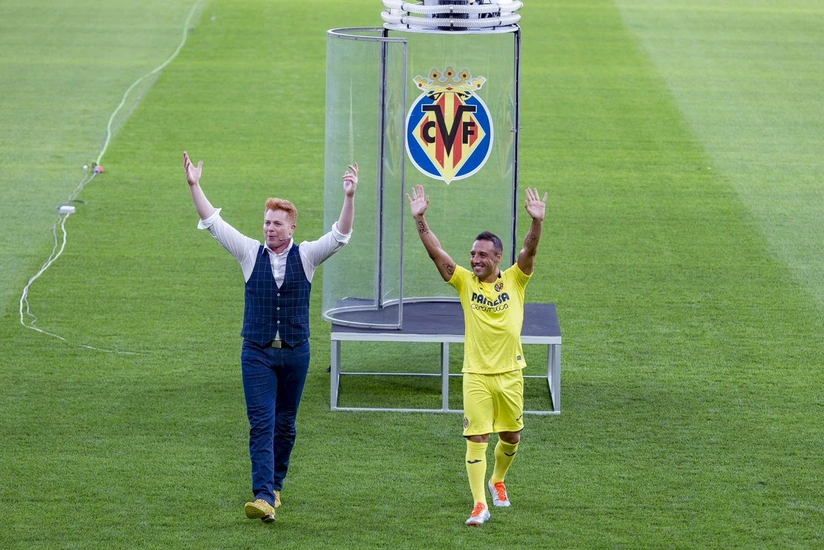 İspaniya klubu yeni transferini qeyri-adi formada təqdim edib  - VİDEO