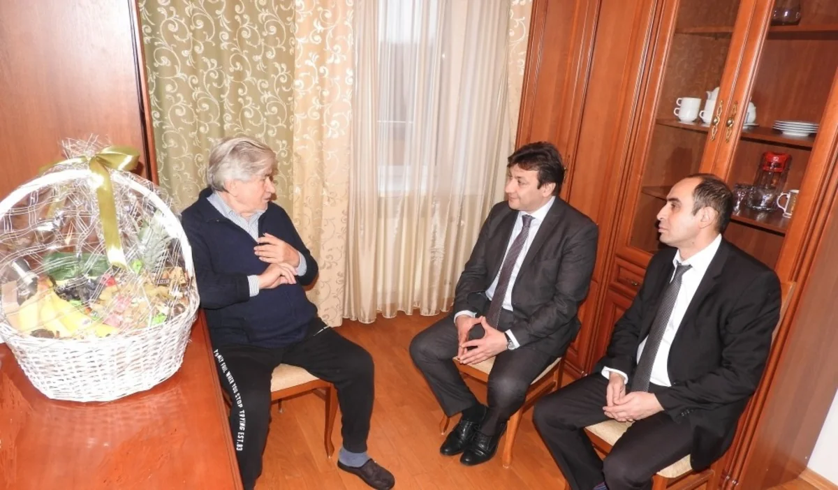 Azərbaycanın Ukraynadakı səfiri nəsimişünas Pavlo Movçanı ziyarət edib