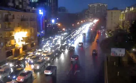 Bakıda nəqliyyat vasitələrinin hərəkətində sıxlıq yaranıb