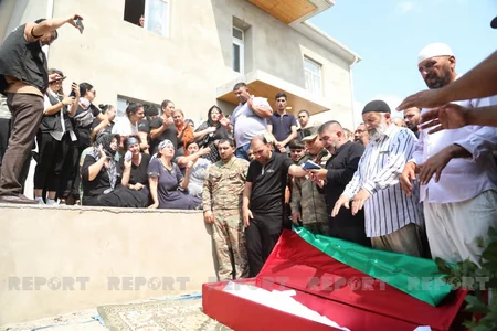 Azərbaycan Ordusunun şəhid əsgəri Bakıda torpağa tapşırılıb - YENİLƏNİB