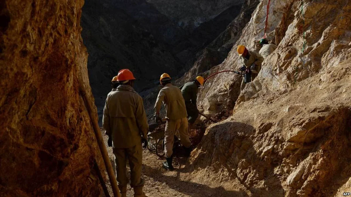 Afghanistan: At least 30 people killed in mile collapse