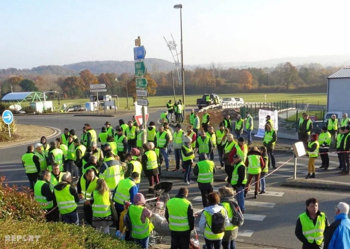 Police disperse action of yellow vests blocking oil storage in France