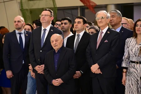 Heydər Əliyev Mərkəzində heykəltaraş Andrey Ostaşovun “Qızılgülün sirri” sərgisi açılıb