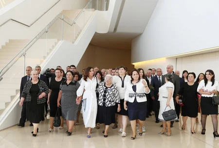 Azərbaycanın Birinci vitse-prezidenti Mehriban Əliyeva məcburi köçkünlərin tədbirində iştirak edib