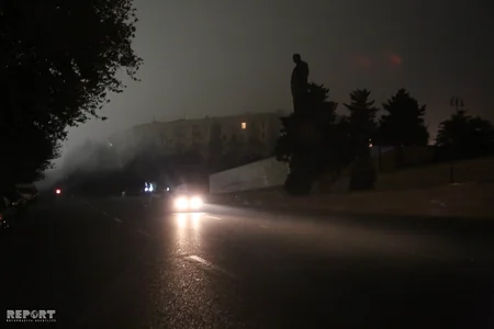 Bakı şəhərinin üzərini su buxarı bürüyüb - FOTO