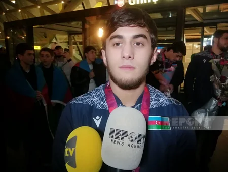 Avropa çempionatında 4 medal qazanan yunan-Roma güləşçiləri Vətənə qayıdıblar