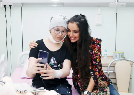 Leyla Əliyeva onkoloji xəstəlikdən əziyyət çəkən uşaqlarla görüşdü