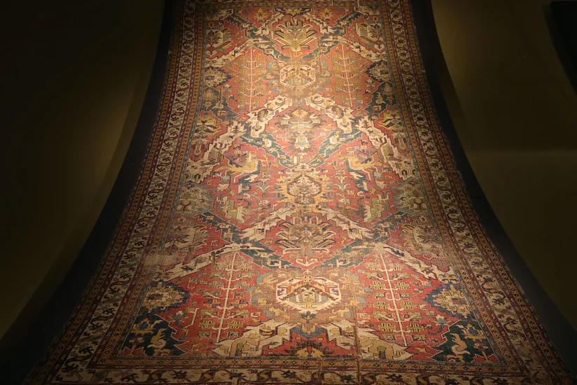 Xaricdən gətirilən tarixi “Xətayi” xalçası və “Bakı xalçaları. Yeni çeşnilər” layihəsinin təqdimatı olub