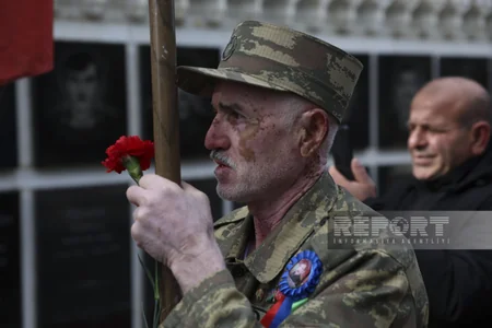 People of Azerbaijan pay tribute to 20 January martyrs - PHOTOS