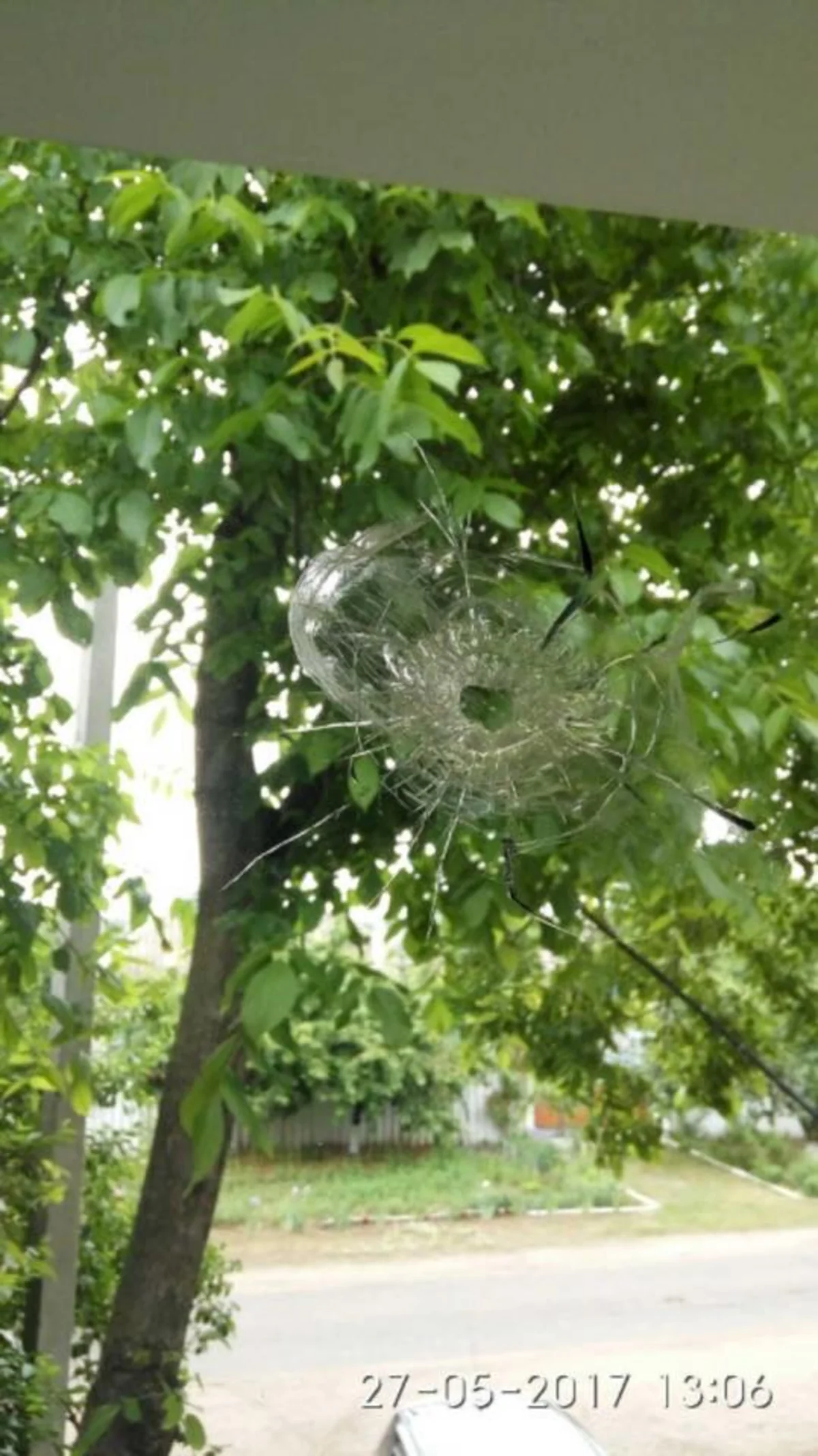 Ukraynada deputatın evi atəşə tutulub