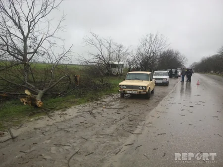 Qubada sərnişin avtobusu qəzaya düşüb, 15 nəfər xəsarət alıb - FOTO