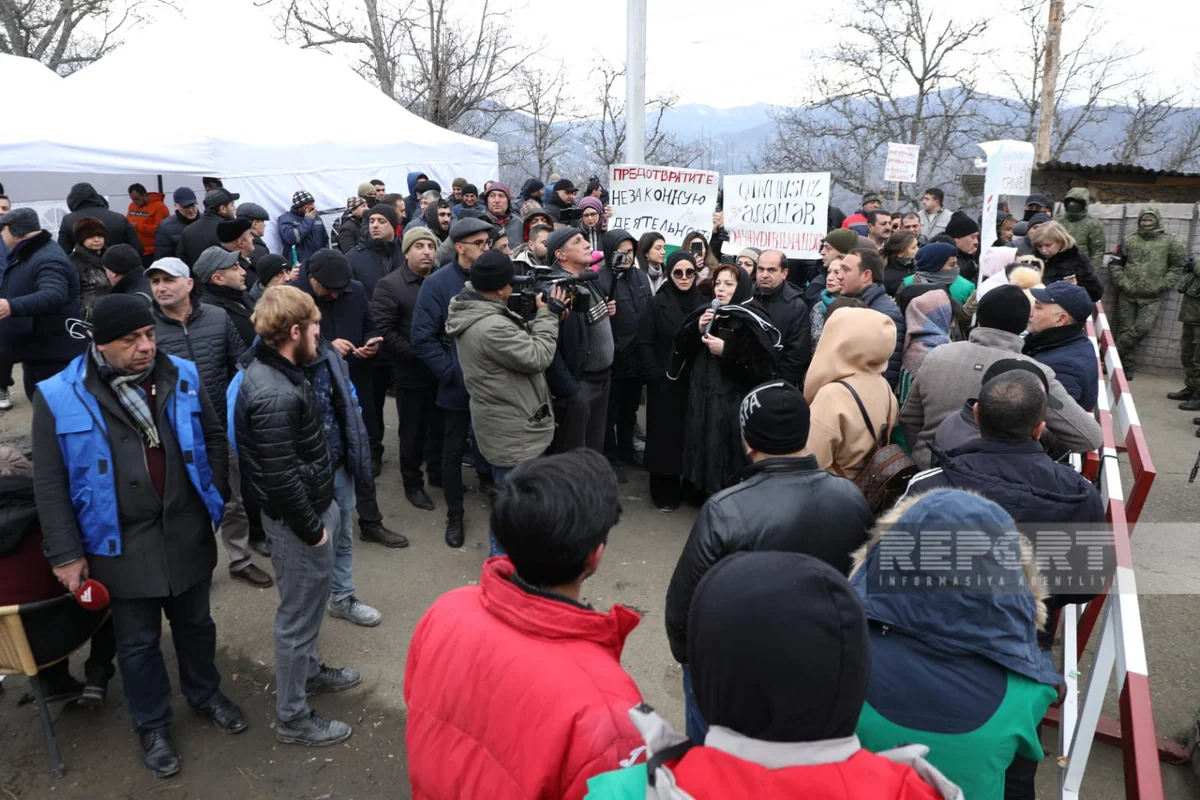 Number of protesters on Shusha-Khankandi road growing: 'We felt it our duty to come here'
