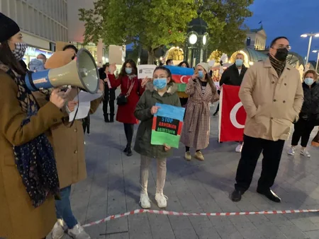 Hannover azərbaycanlıları Gəncə terroru qurbanlarının xatirəsini yad edib