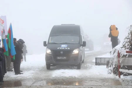 Xankəndi-Laçın yolunda sülhməramlıların media avtomobili maneəsiz keçib