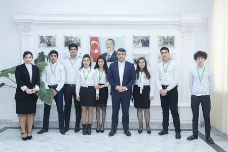 Kənd Təsərrüfatı naziri bir qrup fermerə yeni subsidiya sisteminə uyğunlaşdırılmış fermer kartları paylayıb