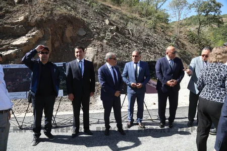 Foreign diplomats view works done on Ahmadbayli-Fuzuli-Shusha highway 