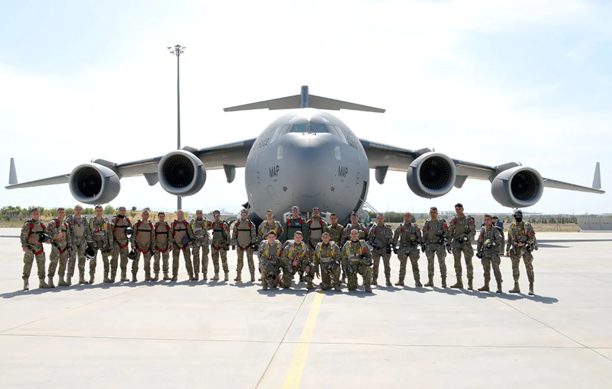 Azərbaycan hərbçilərinin iştirak etdiyi təlimlərdə paraşüt hazırlığı üzrə məşqlər keçirilib