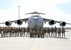 Azərbaycan hərbçilərinin iştirak etdiyi təlimlərdə paraşüt hazırlığı üzrə məşqlər keçirilib 