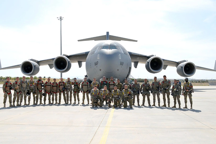 Azərbaycan hərbçilərinin iştirak etdiyi təlimlərdə paraşüt hazırlığı üzrə məşqlər keçirilib
