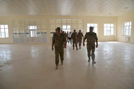 ​Azərbaycanın müdafiə naziri cəbhəboyu zonada yerləşən hərbi hissələrdə olub
