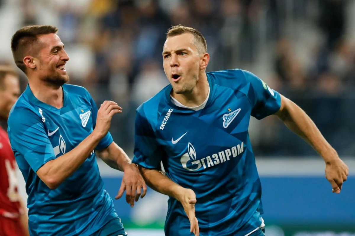 Zenitdə futbolçuların maaşı 50 faiz azaldı