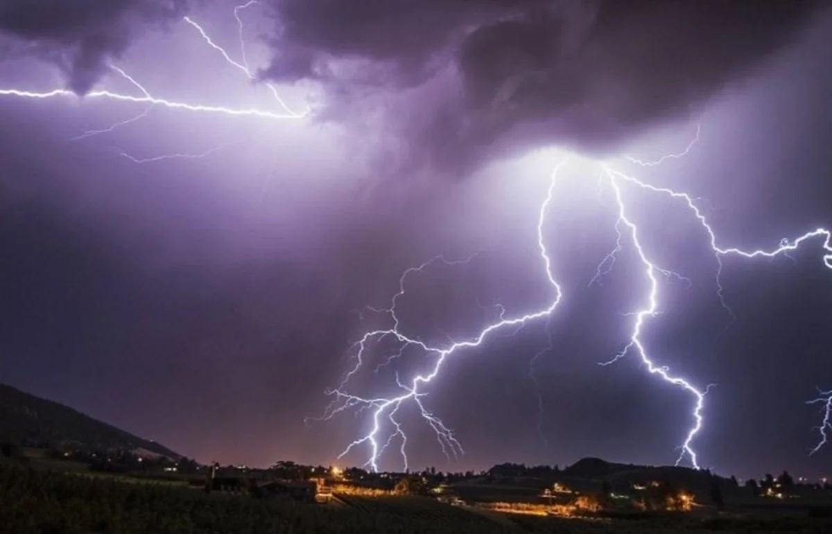 Bəzi rayonlarda şimşək çaxıb, yağış yağıb - FAKTİKİ HAVA