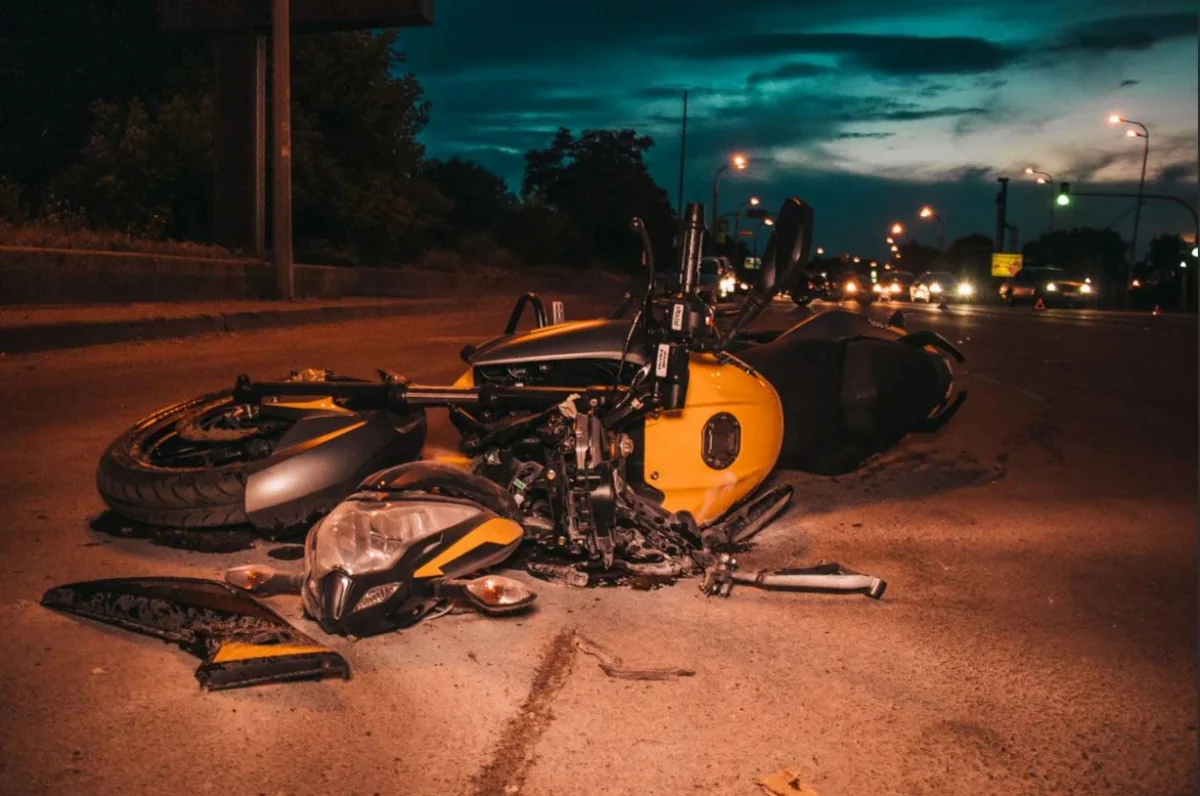 Bakıda qadın kuryer qəzaya düşdü