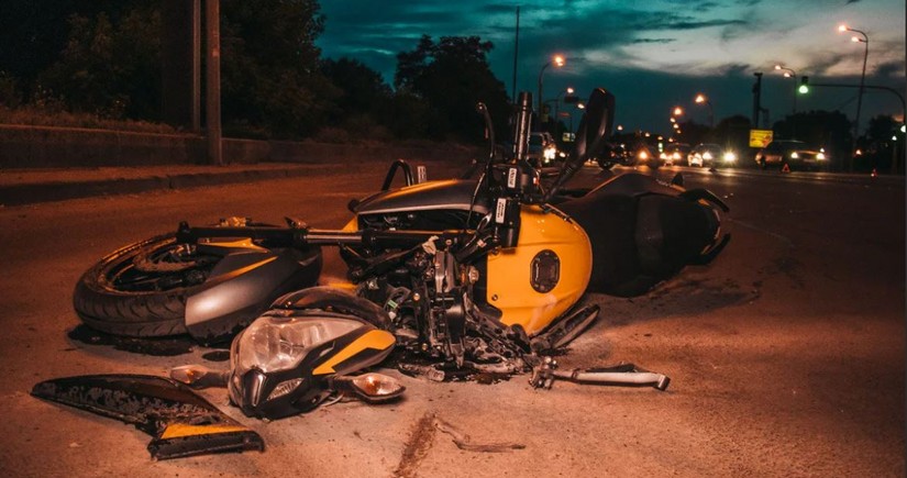 Abşeronda motosiklet sürücüsü qəzada ölüb, piyada yaralanıb