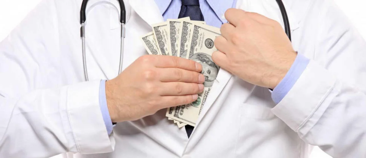 Azərbaycanda baş həkimin müavini rüşvət alarkən həbs olunub