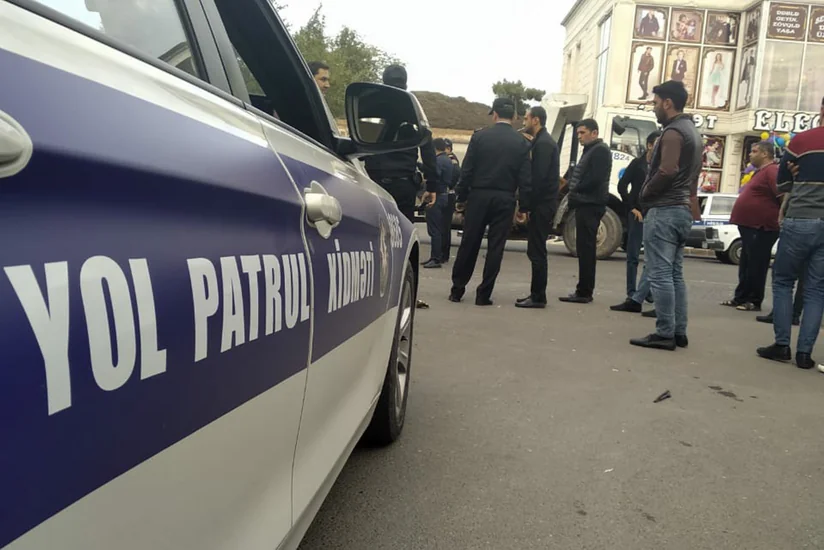 В Товузе перевернулся автомобиль для перевозки хлеба, есть раненые - ФОТО - ОБНОВЛЕНО