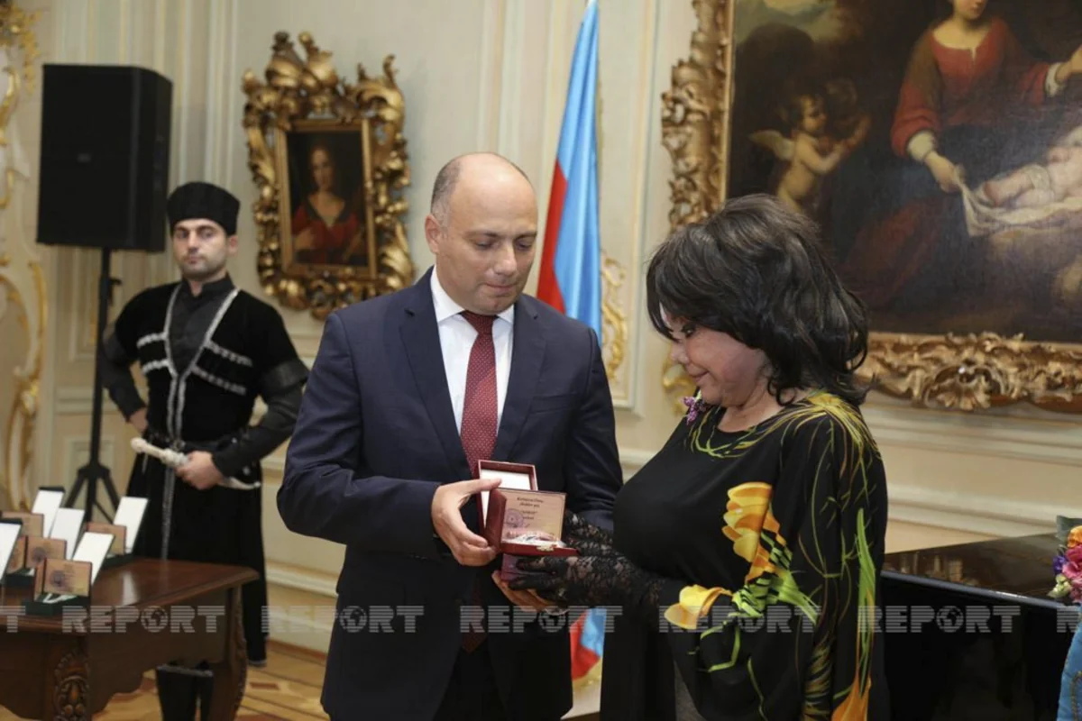 Flora Kərimova, Xuraman Qasımova və digər incəsənət xadimlərinə Prezident təltifləri təqdim olunub