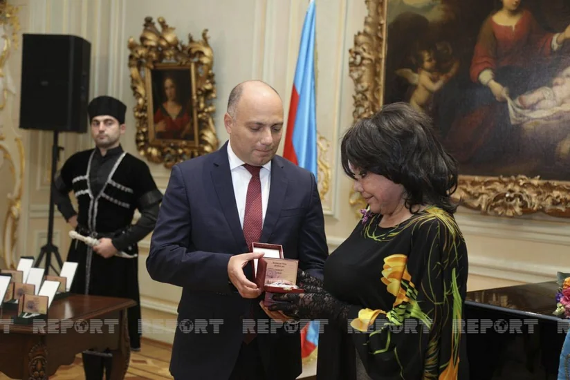 Flora Kərimova, Xuraman Qasımova və digər incəsənət xadimlərinə Prezident təltifləri təqdim olunub