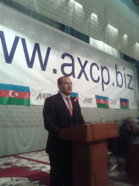 Razi Nurullayev AXCP sədri elan edilib