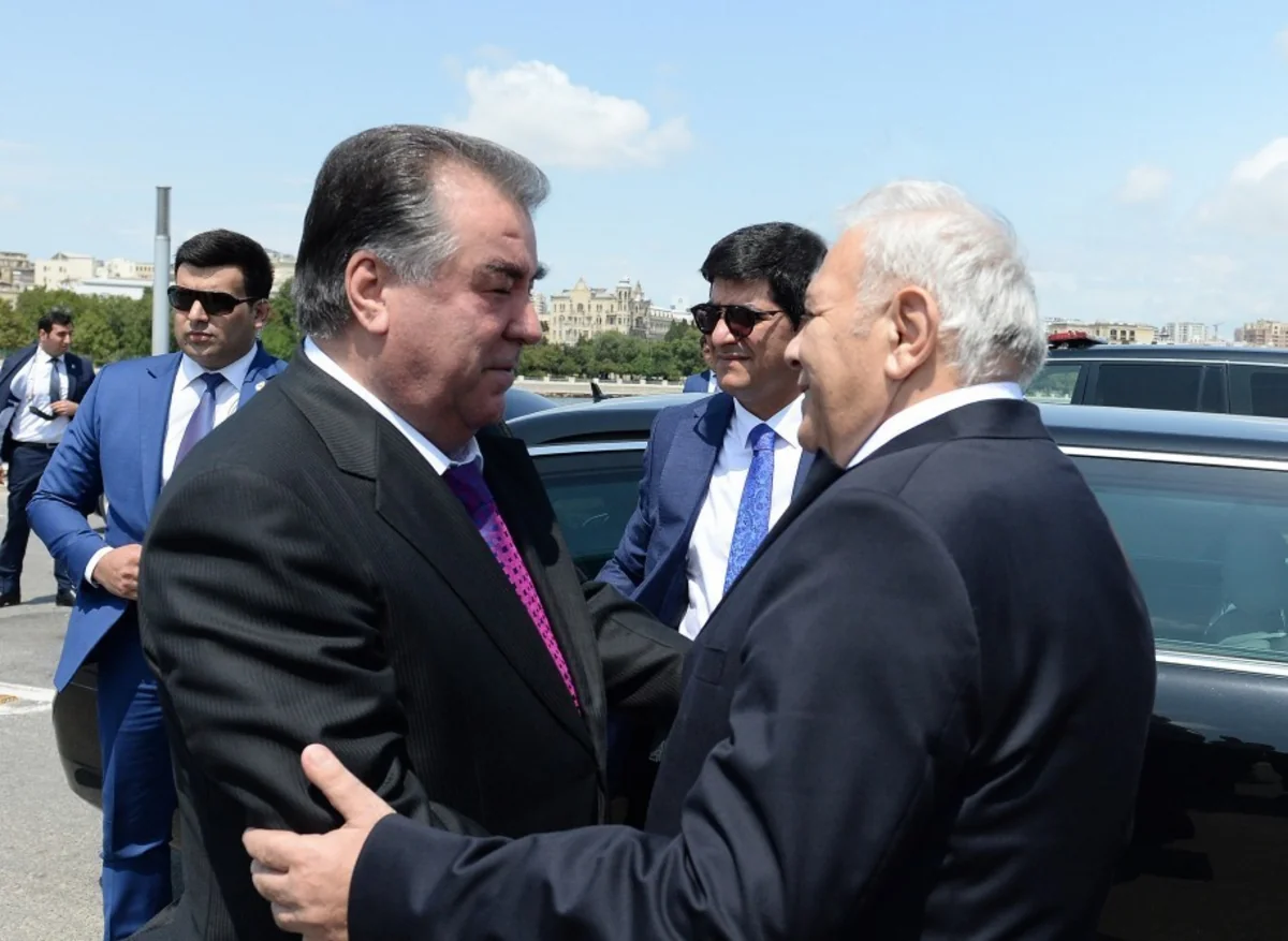 Milli Məclisin sədri və Tacikistan Prezidenti birgə işçi nahar ediblər