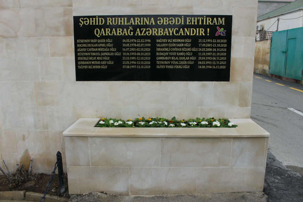 Səbaildə şəhidlərin xatirə lövhəsinin açılışı olub