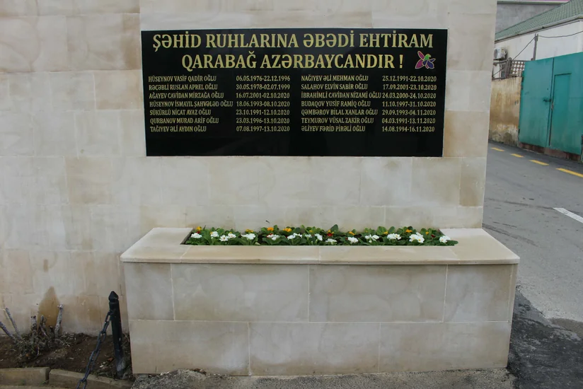 Səbaildə şəhidlərin xatirə lövhəsinin açılışı olub