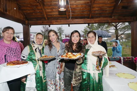 Leyla Əliyeva Üzüm və Şərab Festivalında təşkil edilən pavilyonlarla tanış olub - FOTO