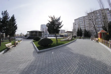 Prezident və birinci xanım Yeni Yasamal yaşayış massivindəki istirahət parkında yenidənqurmadan sonra yaradılan şəraitlə tanış olub