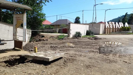 Astarada uzanan yol problemi, sakinlərlə aidiyyəti qurumlar bir-birini günahlandırır