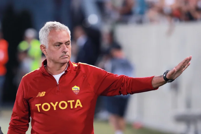 Mourinyo Roma ilə müqaviləni uzatmaq qərarına gəlib
