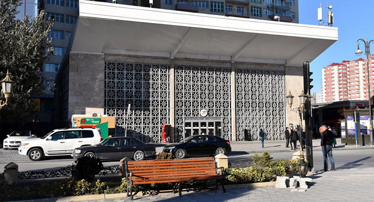 A part of Khatai’ metro station closes for repairs, another part opens