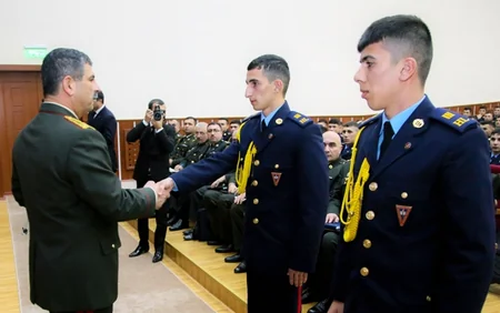 Министр обороны Азербайджана: Наш долг - полное освобождение земель от оккупации