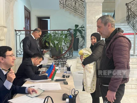 Gürcüstanda səs verən Azərbaycan vətəndaşları: Bu gün tarixi gündür