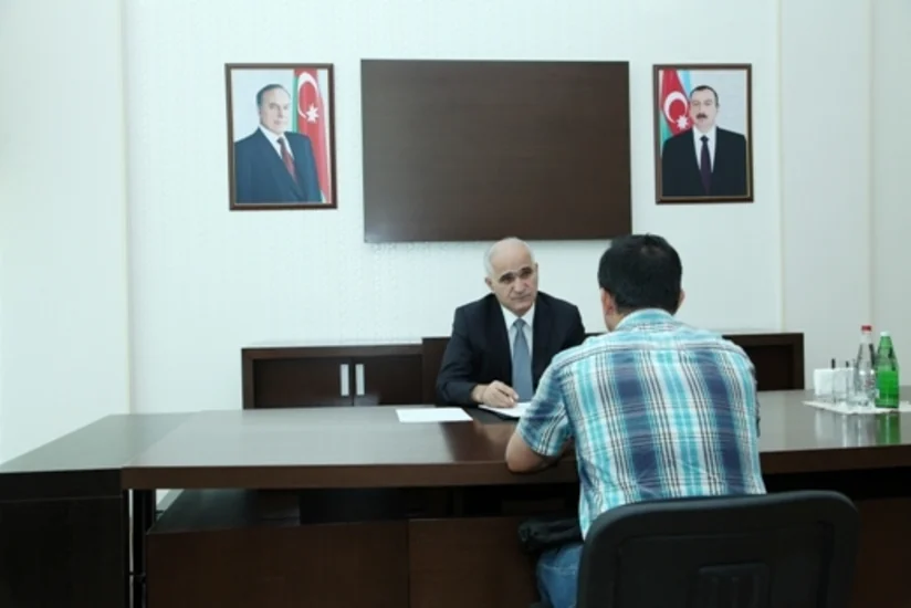 ​İqtisadiyyat və sənaye naziri Şamaxıda vətəndaşları qəbul edib