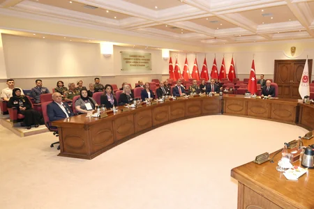 Yaşar Gülər Qarabağ müharibəsi şəhidlərinin ailə üzvləri ilə görüşüb