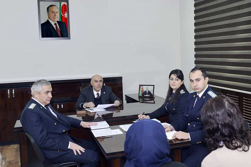 Baş prokuror Şamaxı rayonunda vətəndaşları qəbul edib