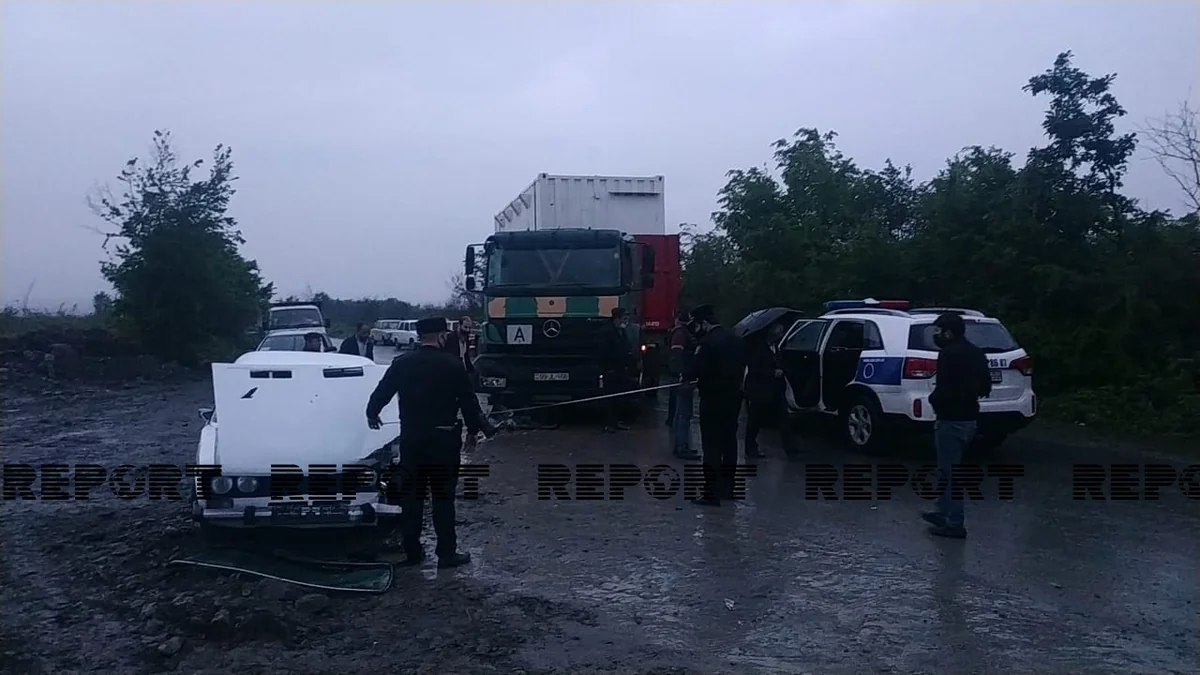 Şəkidə yük və minik avtomobilləri toqquşub, xəsarət alanlar var