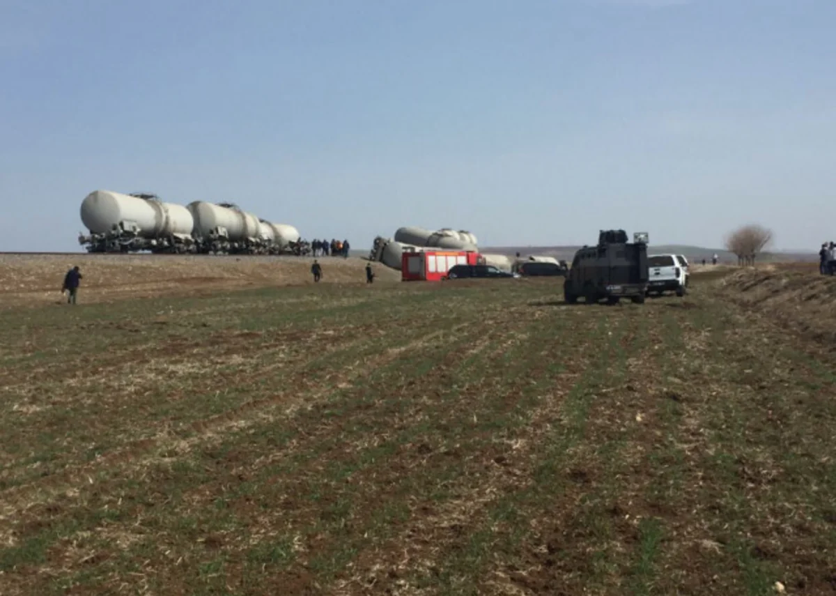 Türkiyədə dəmir yolunda terror aktı törədilib, 10 vaqon relsdən çıxıb - YENİLƏNİB