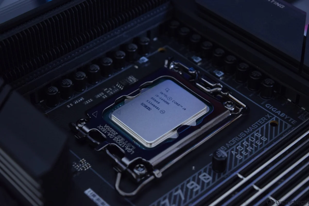 Мощность процессоров Intel понизили из-за ошибок